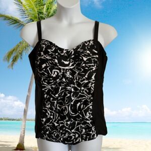 AVA & VIV BLack & White Swim Top Size 20W
